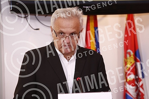 Promotion of the book of poetry Sapat andjela by Snezana Teodoropoulos was held at the UNS press center.Promocija knjige poezije Sapat andjela Snezana Teodoropulos odrzana je u press centru UNS-a.