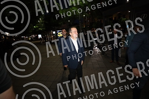 The daily Informer is celebrating its 10th birthday, and a gala celebration has been organized at the Kasina Club.Dnevni list Informer proslavlja 10. rodjendan te su u klubu Kasina organizovali gala proslavu.