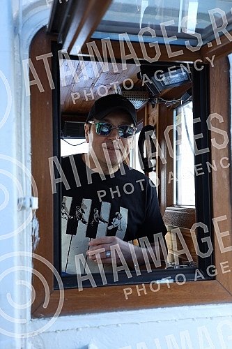 In anticipation of the scheduled concerts of Ace Pejovic on Tas, the singer organized an afternoon river cruise for the media.U susret zakazanim koncertima Ace Pejovica na Tasu, pevac je organizoavo popodnevno krstarenje rekom Savom za medije.