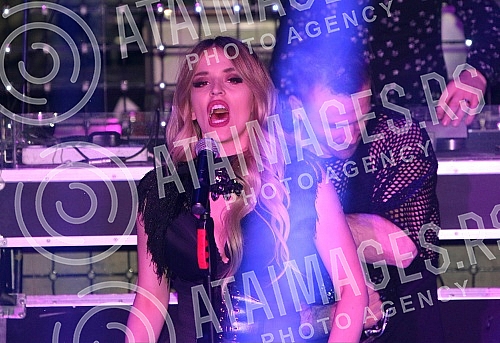 Performance of the Croatian music group Colonia held in night club Gotik.Nastup hrvatske muzicke grupe Colonia odrana u nocnom klubu Gotik.