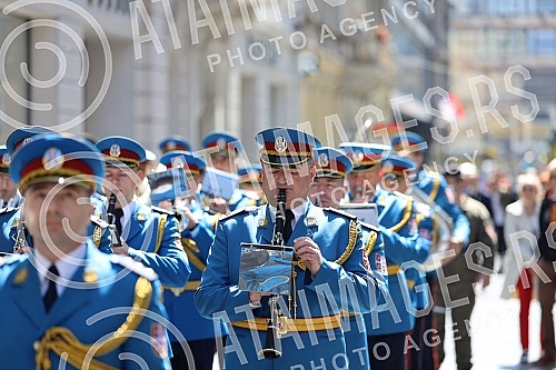 As a gift to the citizens, on the occasion of the Serbian Army Day, the Representative Orchestra of the Guard and the Art Ensemble of the Ministry of Defense 