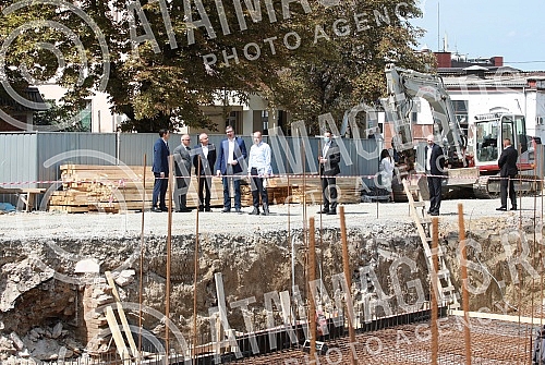 The President of the Republic of Serbia, Aleksandar Vucic, visited the final works on the reconstruction and construction of the Clinical Center of Serbia.Predsednik Republike Srbije Aleksandar Vucic obisao je zavrsne radove na rekonstrukciji i izg