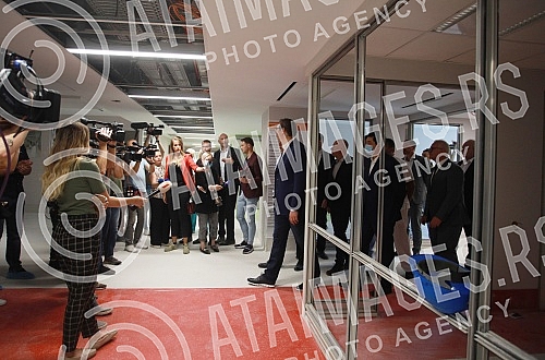 The President of the Republic of Serbia, Aleksandar Vucic, visited the final works on the reconstruction and construction of the Clinical Center of Serbia.Predsednik Republike Srbije Aleksandar Vucic obisao je zavrsne radove na rekonstrukciji i izg