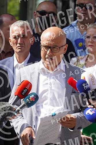 On the occasion of all the lies of the mafia clan of Veljko Belivuk and tycoon politicians close to them and their media in the country and abroad, the vice president of the SNS Main Board Milos Vucevic filed a criminal complaint against Serbian Pres