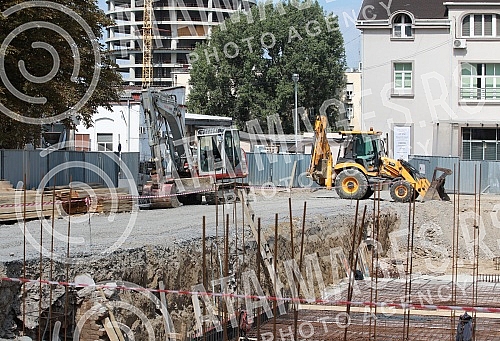 The President of the Republic of Serbia, Aleksandar Vucic, visited the final works on the reconstruction and construction of the Clinical Center of Serbia.Predsednik Republike Srbije Aleksandar Vucic obisao je zavrsne radove na rekonstrukciji i izg