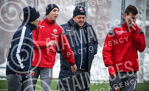 Red Star players began winter preparations for the continuation of the Championship.Fudbaleri Crvene zvezde poceli sa zimskim pripremama za nastavak Prvenstva.