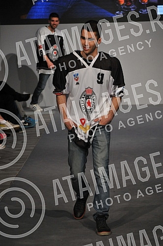 Models of modeling agency Select presented a unique collection of movements Grobarski trash romanticism , with a collection of tracksuits of designer Ivan Golubovic, designed in the spirit of the Partizan. Modeli modne agencije Select predstavili su