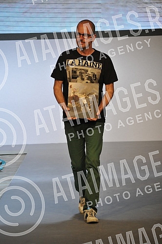 Models of modeling agency Select presented a unique collection of movements Grobarski trash romanticism , with a collection of tracksuits of designer Ivan Golubovic, designed in the spirit of the Partizan. Modeli modne agencije Select predstavili su