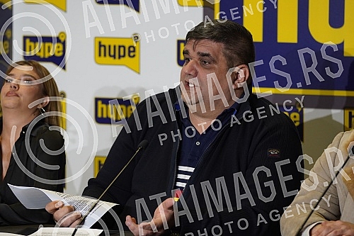 Aca Lukas and the author's team organized a press conference with irregularities at the Hype studio at the Belgrade Fair at the 