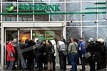 The Banking Agency of the Republika Srpska has taken over the management of Sberbank in the Republika Srpska, in accordance with the legal possibility, and in front of the central Sberbank in Banja Luka there is still a big crowd.Agencija za bankar