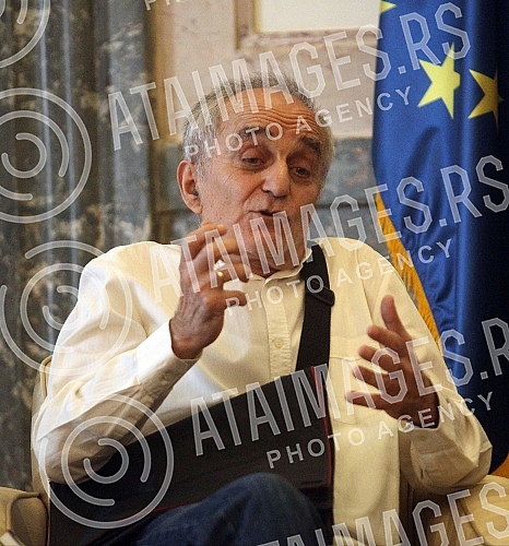 Aleksandar Vucic, President of the Republic of Serbia welcomed Professor Stojan Radenovic.Aleksandar Vucic, predsednik Republike Srbije ugostio je profesora Stojana Radenovica.