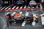 As part of the Redbull Show Run event, David Coulthard in the RB7 F1 car, the Drift Brothers in their BMW Drift cars and Arunas Aras Gibieza on a stunt motorcycle drove through the streets of Belgrade.U okviru Redbull Show Run dogadjaja beogradskim