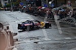 As part of the Redbull Show Run event, David Coulthard in the RB7 F1 car, the Drift Brothers in their BMW Drift cars and Arunas Aras Gibieza on a stunt motorcycle drove through the streets of Belgrade.U okviru Redbull Show Run dogadjaja beogradskim