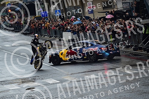 As part of the Redbull Show Run event, David Coulthard in the RB7 F1 car, the Drift Brothers in their BMW Drift cars and Arunas Aras Gibieza on a stunt motorcycle drove through the streets of Belgrade.U okviru Redbull Show Run dogadjaja beogradskim