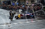 As part of the Redbull Show Run event, David Coulthard in the RB7 F1 car, the Drift Brothers in their BMW Drift cars and Arunas Aras Gibieza on a stunt motorcycle drove through the streets of Belgrade.U okviru Redbull Show Run dogadjaja beogradskim