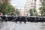 The police blocked the opponents of Europride in the central city streets, and some of them were detained.Policija je blokirala protivnike Europrajda u centralnim gradskim ulicama, a neki od njih su i privedeni.
