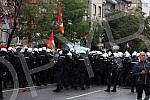 The police blocked the opponents of Europride in the central city streets, and some of them were detained.Policija je blokirala protivnike Europrajda u centralnim gradskim ulicama, a neki od njih su i privedeni.