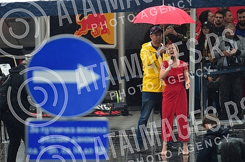 As part of the Redbull Show Run event, David Coulthard in the RB7 F1 car, the Drift Brothers in their BMW Drift cars and Arunas Aras Gibieza on a stunt motorcycle drove through the streets of Belgrade.U okviru Redbull Show Run dogadjaja beogradskim