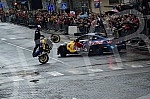 As part of the Redbull Show Run event, David Coulthard in the RB7 F1 car, the Drift Brothers in their BMW Drift cars and Arunas Aras Gibieza on a stunt motorcycle drove through the streets of Belgrade.U okviru Redbull Show Run dogadjaja beogradskim