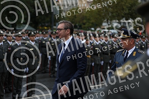 The ceremony for the promotion of the youngest officers of the Serbian Armed Forces was held in front of the House of the National Assembly of the Republic of Serbia.Svecanost povodom promocije najmladjih oficira Vojske Srbije odrzana je ispred Dom