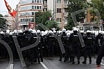 The police blocked the opponents of Europride in the central city streets, and some of them were detained.Policija je blokirala protivnike Europrajda u centralnim gradskim ulicama, a neki od njih su i privedeni.