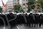 The police blocked the opponents of Europride in the central city streets, and some of them were detained.Policija je blokirala protivnike Europrajda u centralnim gradskim ulicama, a neki od njih su i privedeni.