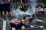As part of the Redbull Show Run event, David Coulthard in the RB7 F1 car, the Drift Brothers in their BMW Drift cars and Arunas Aras Gibieza on a stunt motorcycle drove through the streets of Belgrade.U okviru Redbull Show Run dogadjaja beogradskim