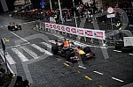 As part of the Redbull Show Run event, David Coulthard in the RB7 F1 car, the Drift Brothers in their BMW Drift cars and Arunas Aras Gibieza on a stunt motorcycle drove through the streets of Belgrade.U okviru Redbull Show Run dogadjaja beogradskim