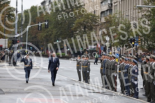 The ceremony for the promotion of the youngest officers of the Serbian Armed Forces was held in front of the House of the National Assembly of the Republic of Serbia.Svecanost povodom promocije najmladjih oficira Vojske Srbije odrzana je ispred Dom
