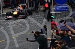 As part of the Redbull Show Run event, David Coulthard in the RB7 F1 car, the Drift Brothers in their BMW Drift cars and Arunas Aras Gibieza on a stunt motorcycle drove through the streets of Belgrade.U okviru Redbull Show Run dogadjaja beogradskim