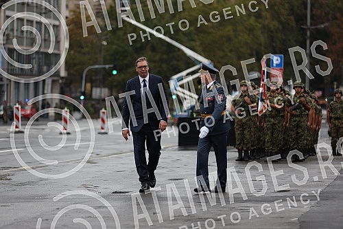 The ceremony for the promotion of the youngest officers of the Serbian Armed Forces was held in front of the House of the National Assembly of the Republic of Serbia.Svecanost povodom promocije najmladjih oficira Vojske Srbije odrzana je ispred Dom
