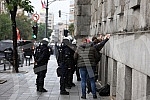 The police blocked the opponents of Europride in the central city streets, and some of them were detained.Policija je blokirala protivnike Europrajda u centralnim gradskim ulicama, a neki od njih su i privedeni.