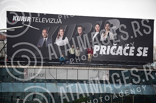 As part of the Redbull Show Run event, David Coulthard in the RB7 F1 car, the Drift Brothers in their BMW Drift cars and Arunas Aras Gibieza on a stunt motorcycle drove through the streets of Belgrade.U okviru Redbull Show Run dogadjaja beogradskim