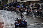 As part of the Redbull Show Run event, David Coulthard in the RB7 F1 car, the Drift Brothers in their BMW Drift cars and Arunas Aras Gibieza on a stunt motorcycle drove through the streets of Belgrade.U okviru Redbull Show Run dogadjaja beogradskim
