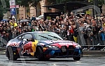 As part of the Redbull Show Run event, David Coulthard in the RB7 F1 car, the Drift Brothers in their BMW Drift cars and Arunas Aras Gibieza on a stunt motorcycle drove through the streets of Belgrade.U okviru Redbull Show Run dogadjaja beogradskim