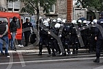 The police blocked the opponents of Europride in the central city streets, and some of them were detained.Policija je blokirala protivnike Europrajda u centralnim gradskim ulicama, a neki od njih su i privedeni.