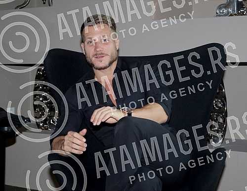 At the Falkensteiner Hotel, the Serbian Red Cross signed contracts with the new ambassadors.U hotelu Falkensteiner Crveni krst Srbije potpisao je ugovore sa novim ambasadorima 