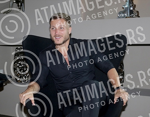 At the Falkensteiner Hotel, the Serbian Red Cross signed contracts with the new ambassadors.U hotelu Falkensteiner Crveni krst Srbije potpisao je ugovore sa novim ambasadorima 