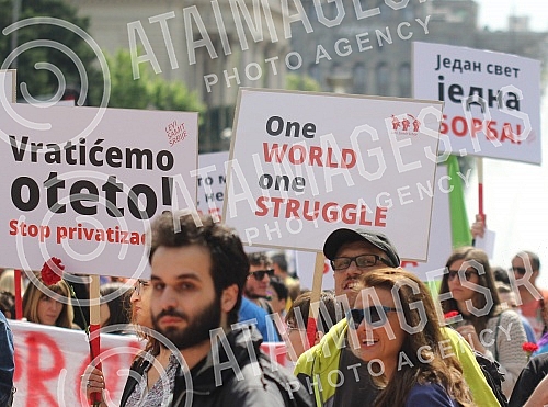 Na Trgu Nikole Pasica povodom Medjunarodnog praznika rada okupljanje clanova Saveza samostalnih sindikata Srbije i Ujedinjenih granskih sindikata 