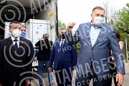 The first contingent of 80,000 Sinofarm vaccines bought by the Republic of Srpska has arrived in Banja Luka.U Banja Luku stigao prvi kontigent od 80.000 vakcina Sinofarm koje je Repblika Srpska kupila.