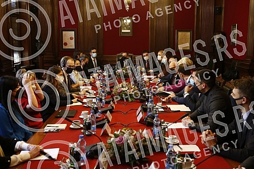 A meeting of the delegations of the International Monetary Fund and the National Bank of Serbia was held at the National Bank of Serbia.U Narodnoj banci Srbije odrzan je sastanak delegacija Medjunarodnog monetarnog fonda i Narodne banke Srbije.