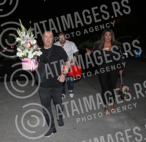 Singer Andreana Cekic and her boyfriend celebrates birthdays together.Pevacica Andreana Cekic i decko Marko Milosevic organizovali su zajednicku proslavu rodjendana.