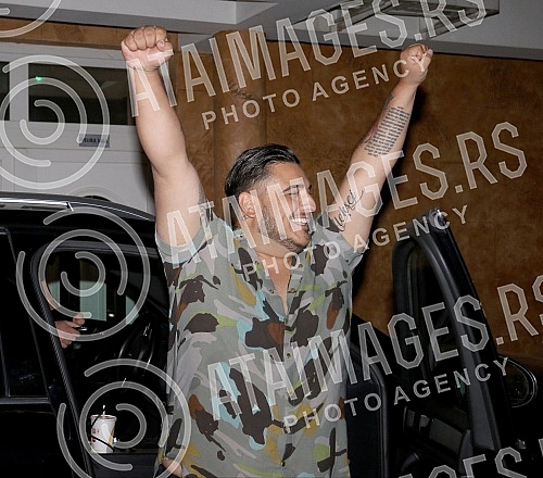 Singer Andreana Cekic and her boyfriend Marko Milosevic celebrates birthdays together.Pevacica Andreana Cekic i decko Marko Milosevic organizovali su zajednicku proslavu rodjendana.