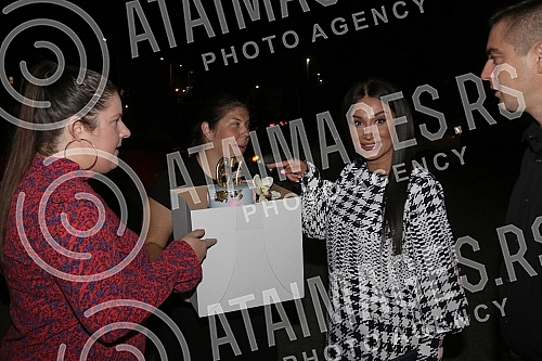 Singer Andreana Cekic and her boyfriend celebrates birthdays together.Pevacica Andreana Cekic i decko Marko Milosevic organizovali su zajednicku proslavu rodjendana.