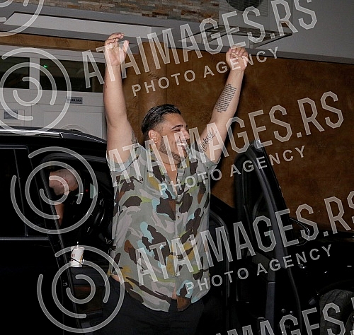 Singer Andreana Cekic and her boyfriend Marko Milosevic celebrates birthdays together.Pevacica Andreana Cekic i decko Marko Milosevic organizovali su zajednicku proslavu rodjendana.