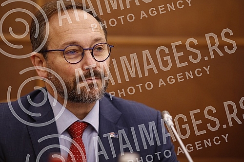 The Ministry of Justice presented the first working texts of laws in the field of justice in the National Assembly.Ministarstvo pravde predstavilo je prve radne tekstove zakona u oblasti pravosudja u Narodnoj skupstini.