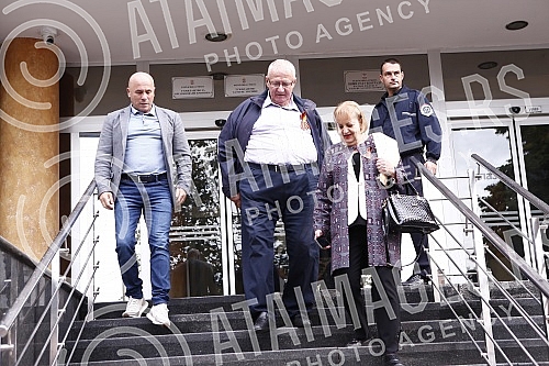 The Prosecutor's Office of the Hague Tribunal heard the president of the Serbian Radical Party, Vojislav Seselj, in the Special Prosecutor's Office for War Crimes, and Seselj addressed the media.Tuzilastvo Haskog tribunala saslusalo je predsednika 