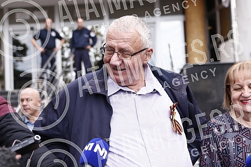 The Prosecutor's Office of the Hague Tribunal heard the president of the Serbian Radical Party, Vojislav Seselj, in the Special Prosecutor's Office for War Crimes, and Seselj addressed the media.Tuzilastvo Haskog tribunala saslusalo je predsednika 