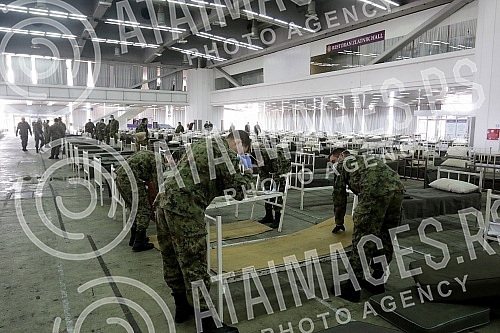Military beds set up in the halls 1 and 4 of the Belgrade Fair for people with milder sympoms of coronavirus.Vojni kreveti postavjeni u halama 1 i 4 Beogradskog sajma za ljude koji imaju blaze simtome korona virusa.