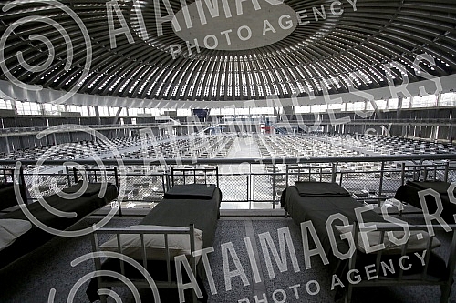 Military beds set up in the halls 1 and 4 of the Belgrade Fair for people with milder sympoms of coronavirus.Vojni kreveti postavjeni u halama 1 i 4 Beogradskog sajma za ljude koji imaju blaze simtome korona virusa.